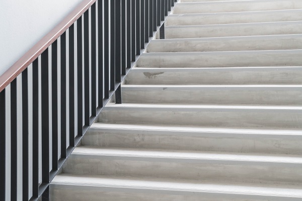 escalier nez de marche pour accessibilité